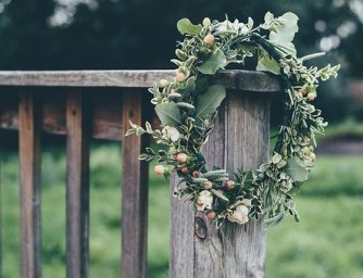 Něžný květinový šperk do vlasů