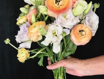 Darování květiny ve firmě