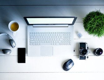 Pět kreativních způsobů, jak přidat květiny do vaší home office