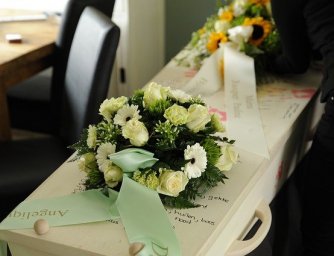 Jak vybrat smysluplné smuteční květiny