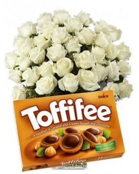 Bouquet of white roses + Toffifee 125 g